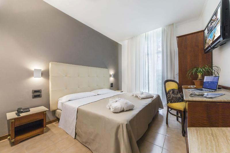 แกรนด์ โฮเทล เตเลเซ Hotel Telese Terme ภายนอก รูปภาพ