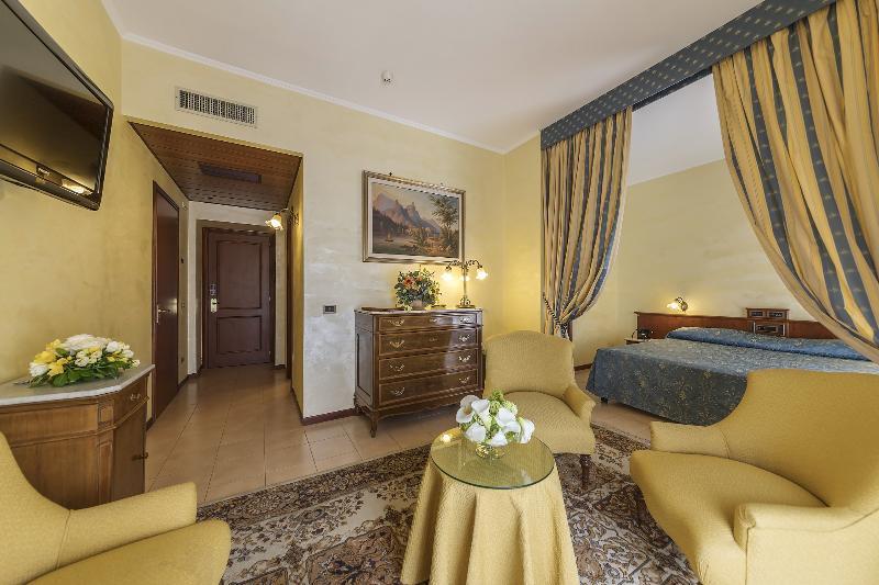 แกรนด์ โฮเทล เตเลเซ Hotel Telese Terme ภายนอก รูปภาพ