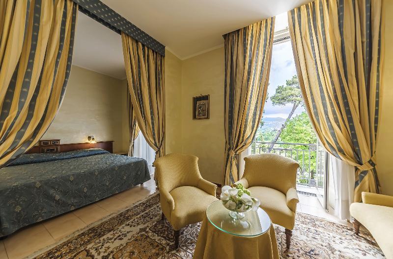 แกรนด์ โฮเทล เตเลเซ Hotel Telese Terme ภายนอก รูปภาพ