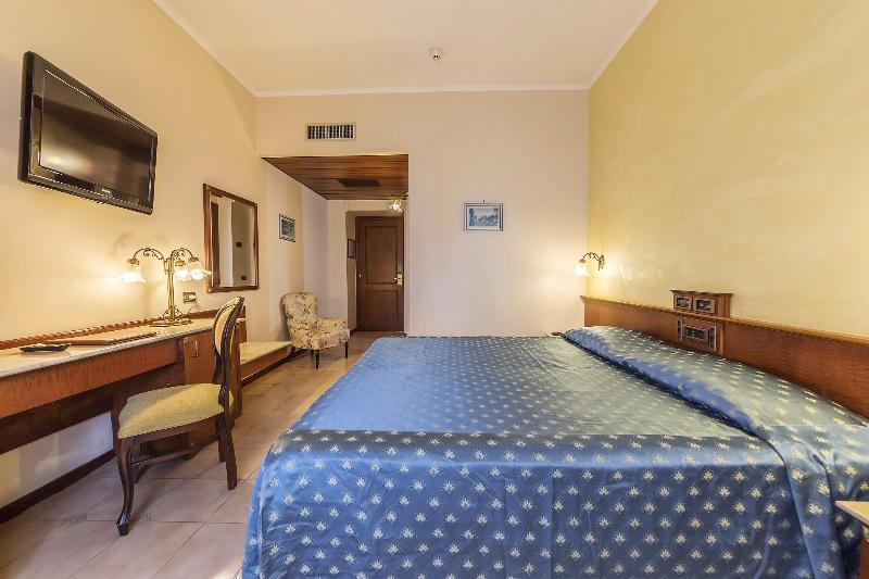 แกรนด์ โฮเทล เตเลเซ Hotel Telese Terme ภายนอก รูปภาพ